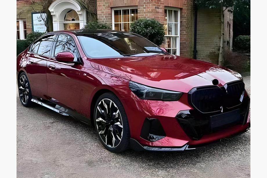 BMW 5/i5 серія G60/G60E/G61 2023- рр. Комплект обвісів Gloss black (для М-Sport) Image