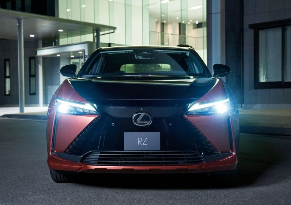 Огляд електромобіля Lexus RZ