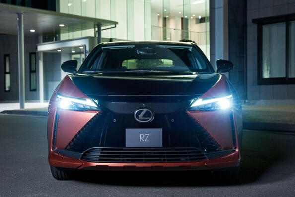 Огляд електромобіля Lexus RZ