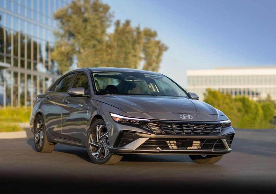 Огляд Hyundai Elantra 2023: фейсліфтинг седана
