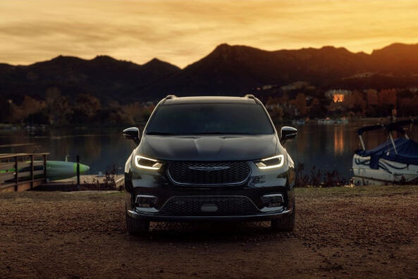Огляд сімейного мінівена Chrysler Pacifica