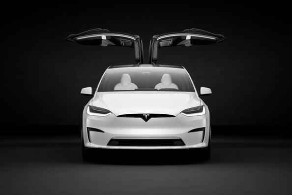 Огляд Tesla Model X: рестайлінг першого покоління