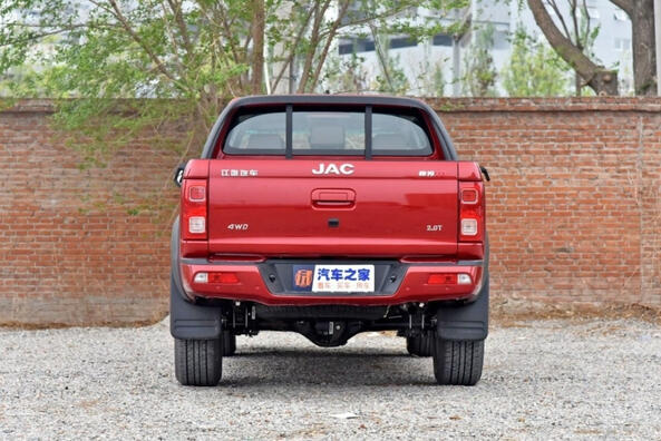 Огляд повнопривідного пікапа JAC T8 Фото 3
