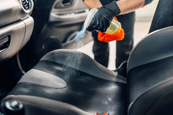 Чим почистити тканинну оббивку салону автомобіля? Фото 1