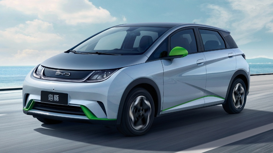 BYD Dolphin 2024: огляд компактного електромобіля