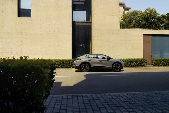 Огляд електричного кросовера Volkswagen ID. UNYX Фото 4