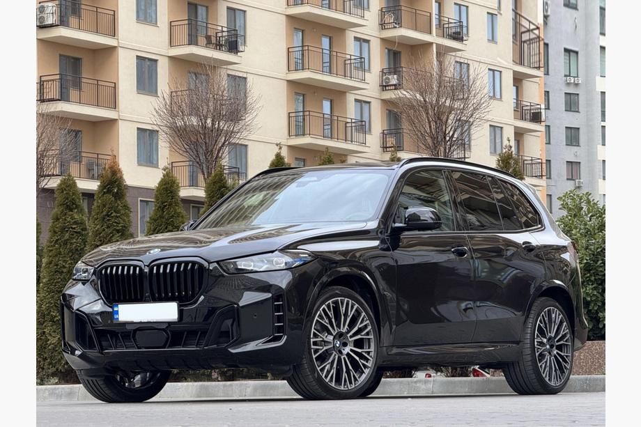BMW X5 G05 2019-2026 рр. Комплект обвісів в M60i з решіткою (2023+) Фото 4