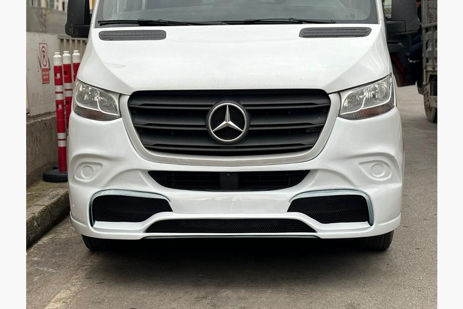 Mercedes Sprinter W907/W910 2018- рр. Накладка на передній бампер V2 (під фарбування) Фото 1