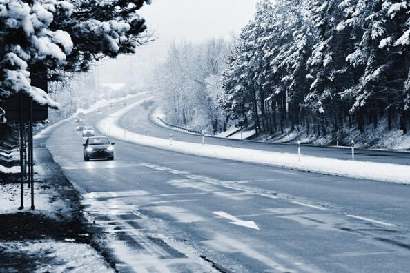 Як правильно їздити в ожеледь: поради автомобілістам Фото 1
