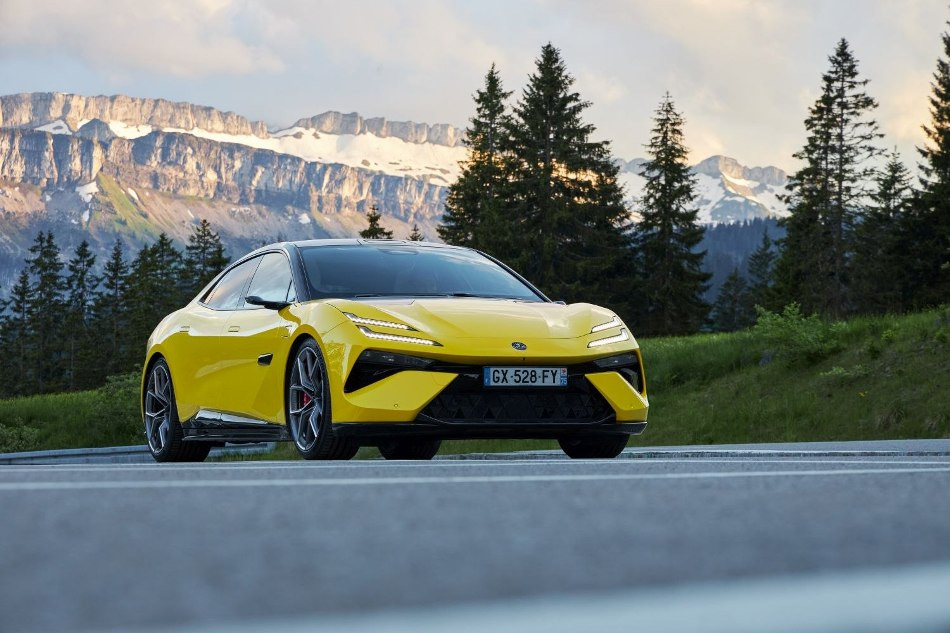 Огляд автомобіля Lotus Emeya
