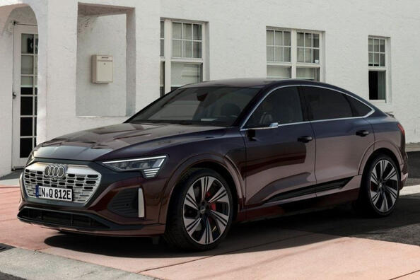 Огляд преміального купеподібного кросовера Audi Q8 e-tron Sportback Фото 5