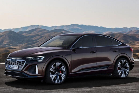 Огляд преміального купеподібного кросовера Audi Q8 e-tron Sportback Фото 2