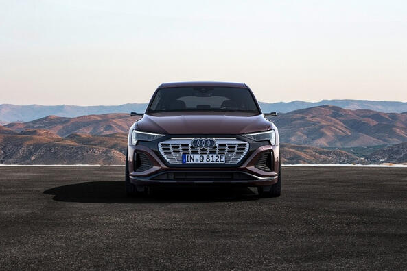 Огляд преміального купеподібного кросовера Audi Q8 e-tron Sportback Фото 1