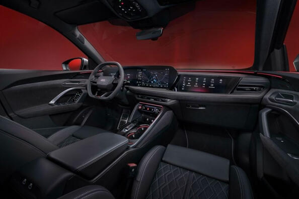 Audi SQ5 Sportback 2025: огляд спортивного кросовера-купе Фото 6