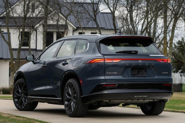 Toyota Crown Signia (Тойота Краун Сігнія): огляд гібридного кросовера і ціни в США Фото 4