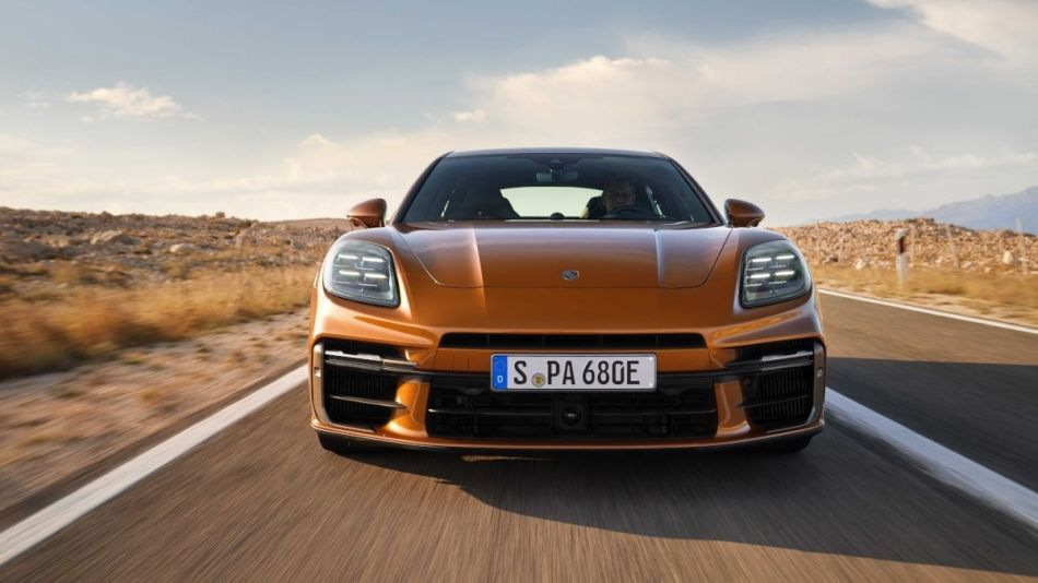 Porsche Panamera Turbo 2024: огляд гібридного ліфтбека