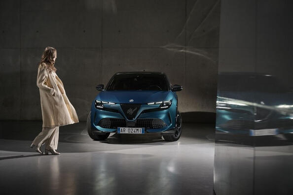 Alfa Romeo Junior Hybrid: огляд кросовера