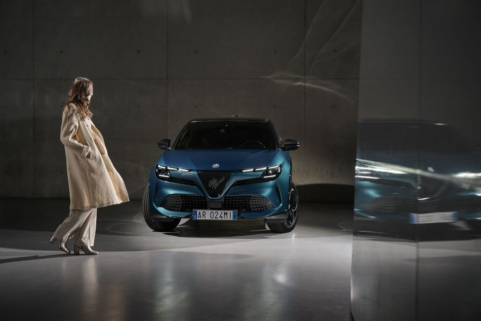 Alfa Romeo Junior Hybrid: огляд кросовера