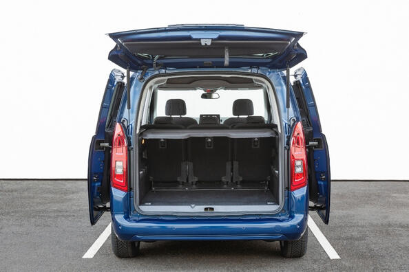 Огляд Toyota Proace City Verso: компактний мінівен для різних потреб Фото 4