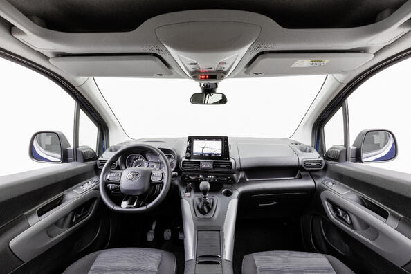 Огляд Toyota Proace City Verso: компактний мінівен для різних потреб Фото 6