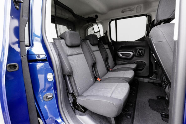Огляд Toyota Proace City Verso: компактний мінівен для різних потреб Фото 7