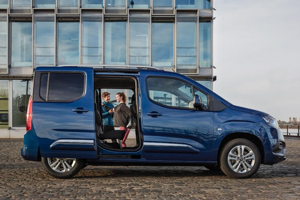 Огляд Toyota Proace City Verso: компактний мінівен для різних потреб Фото 2