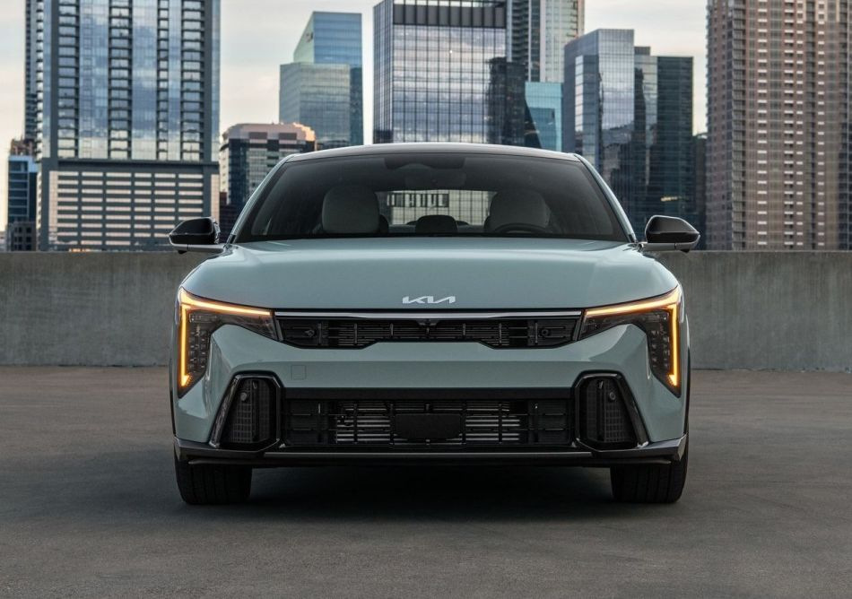 Огляд Kia K4 другого покоління: стиль, технології та простір