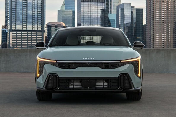 Огляд Kia K4 другого покоління: стиль, технології та простір Фото 1