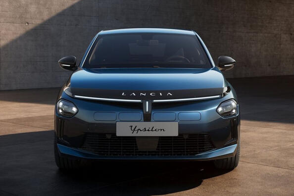 Огляд електромобіля Lancia Ypsilon Elettrica