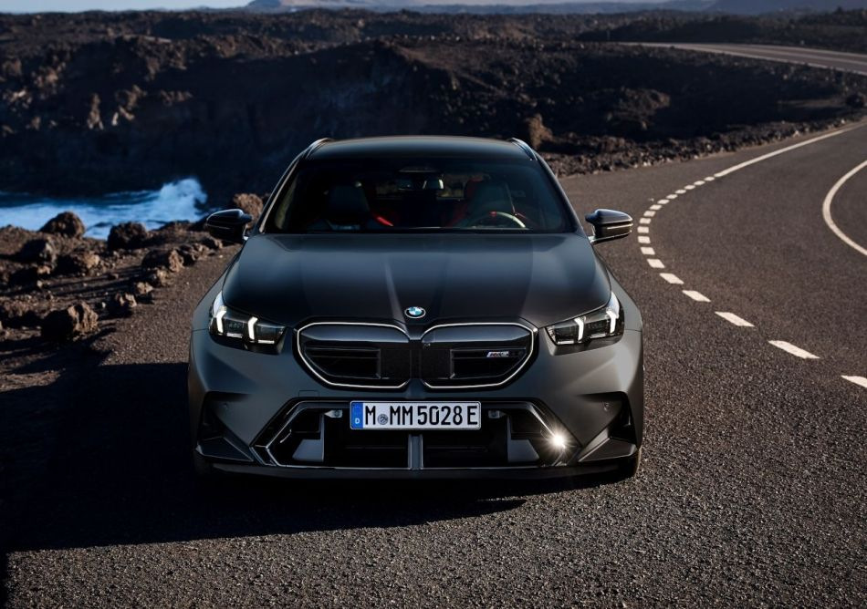 Огляд спортивного універсала BMW M5 Touring 2024 року