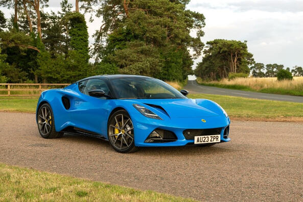 Огляд спортивного автомобіля Lotus Emira