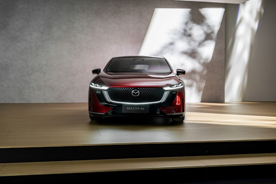 Огляд нового електромобіля Mazda 6e