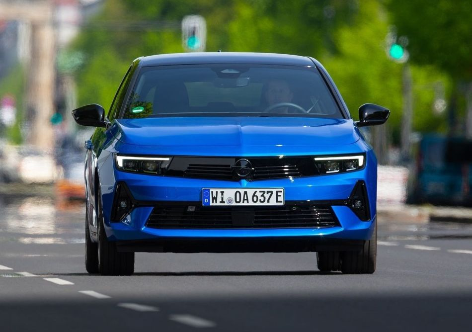 Opel Astra L Electric 2023: огляд електромобіля
