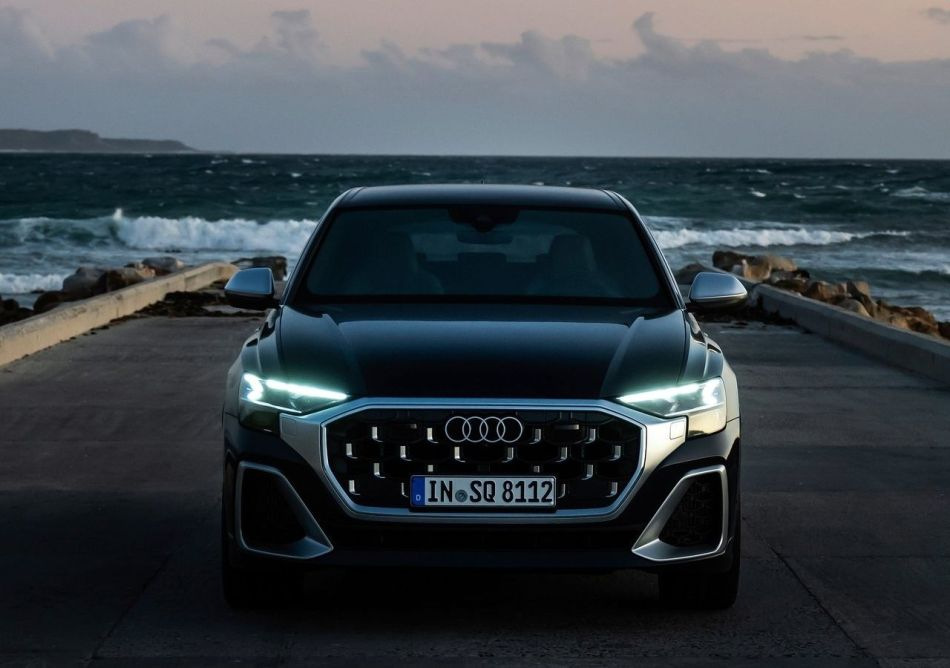 Audi SQ8: огляд спортивного крос-купе