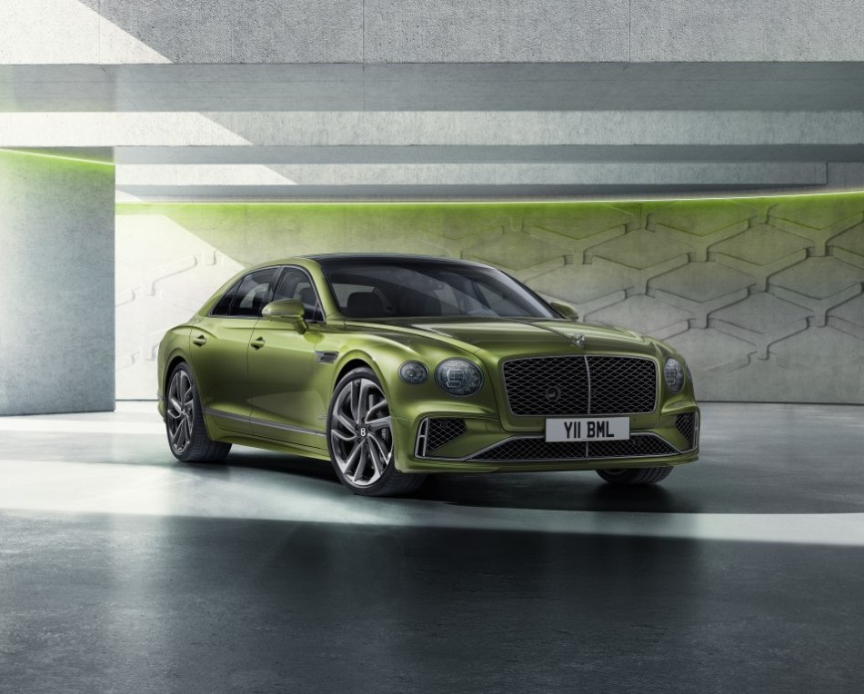 Огляд розкішного седана Bentley Flying Spur 2025 року