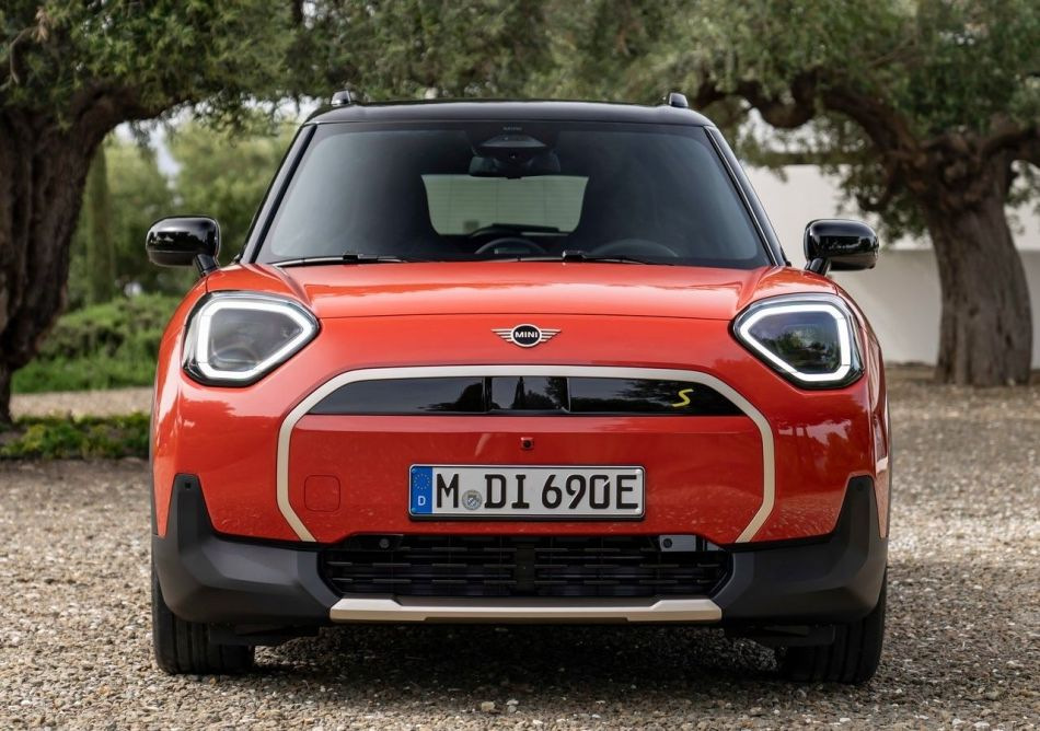 Огляд електричного кросовера MINI Aceman