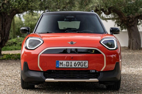 Огляд електричного кросовера MINI Aceman