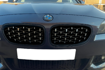 BMW 5 серія F10/F11 2010-2016 рр. Ніздрі Diamond Silver (чорна окантовка) фото 1