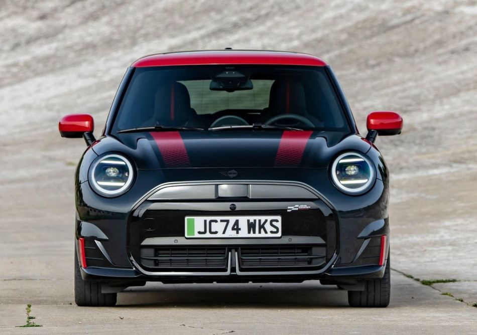 Огляд електричного хетчбека MINI John Cooper Works Electric