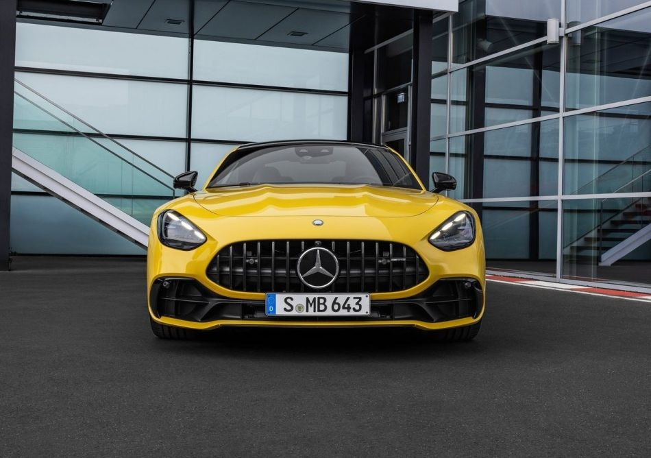Огляд купе Mercedes-AMG GT: Спортивна міць та елегантність