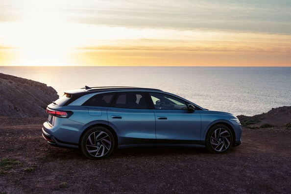Огляд Volkswagen ID.7 Tourer: Електричний універсал для далеких поїздок Фото 1