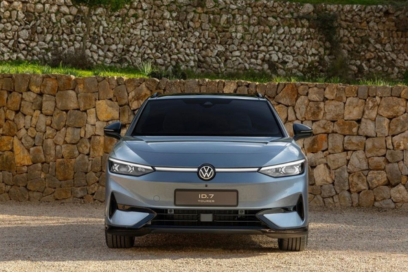 Огляд Volkswagen ID.7 Tourer: Електричний універсал для далеких поїздок Фото 2