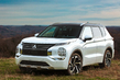 Огляд Mitsubishi Outlander PHEV 2024: Гібрид для далеких доріг фото 3
