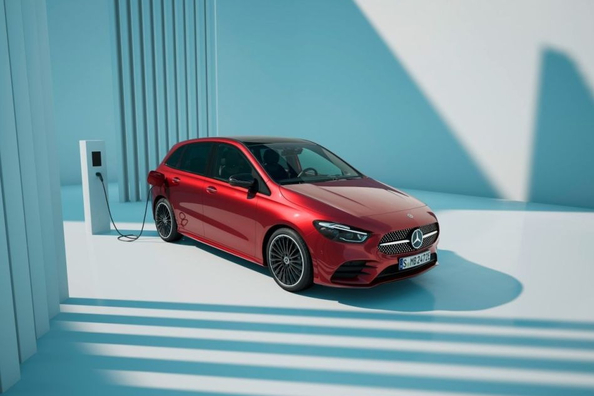 Mercedes-Benz B-Class (W247): Оновлений компактвен преміум-класу Фото 2