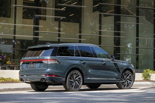 Огляд Lincoln Aviator 2025: Оновлений погляд на розкіш Фото 4
