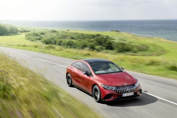 Огляд електричного седана Mercedes-Benz EQE AMG (V295) Фото 4