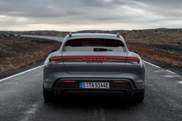 Огляд Porsche Taycan Sport Turismo 2025 Фото 4