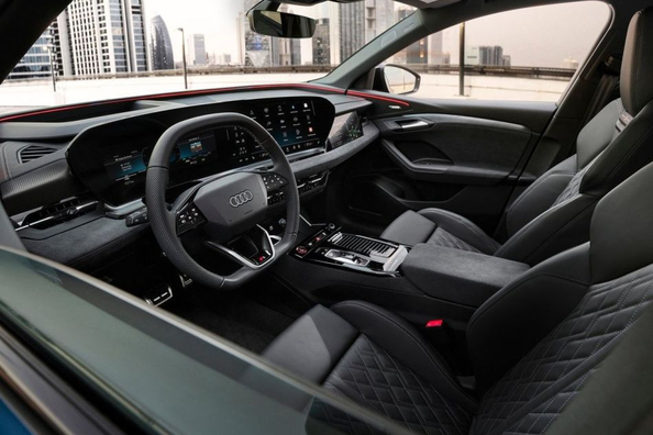 Огляд спортивного купеподібного кросовера Audi SQ6 Sportback e-tron Фото 5