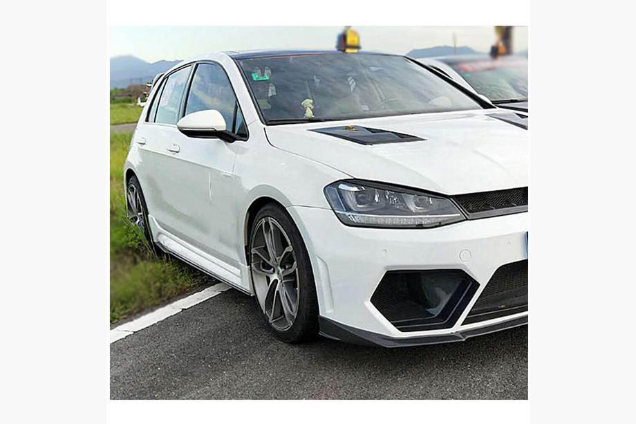 Volkswagen Golf 7/E-Golf 2012-2020 рр. Бокові пороги (для Base HB 2012-2017, Карбон) Фото 3