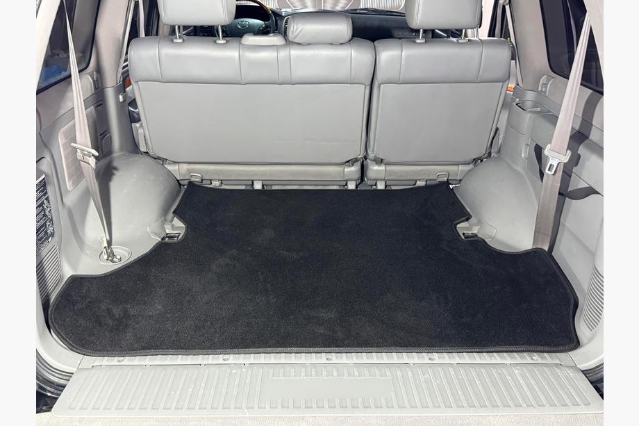 Toyota Land Cruiser 100 1998-2007 рр. Килимок багажника текстильний Classic 2 шт Чорний (7 місць) Image